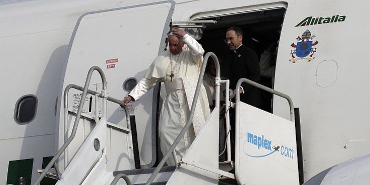 Papa doputovao na Tajland