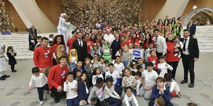 Papa Franjo: Igra s djecom vrlo je važna