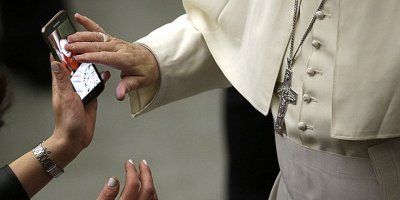 Dirljivi trenutak za pamćenje: Papa Franjo preko mobitela podijelio djetetu blagoslov