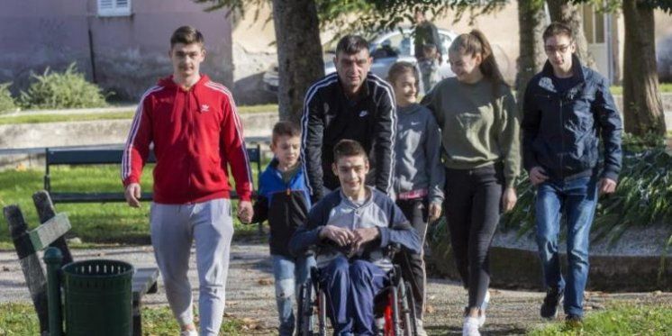 Samohrani otac sa šestero djece od koji su dvoje s invaliditetom ostaje bez krova nad glavom, pomozimo mu