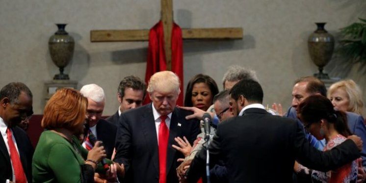 Trump stao u obranu molitve u školama