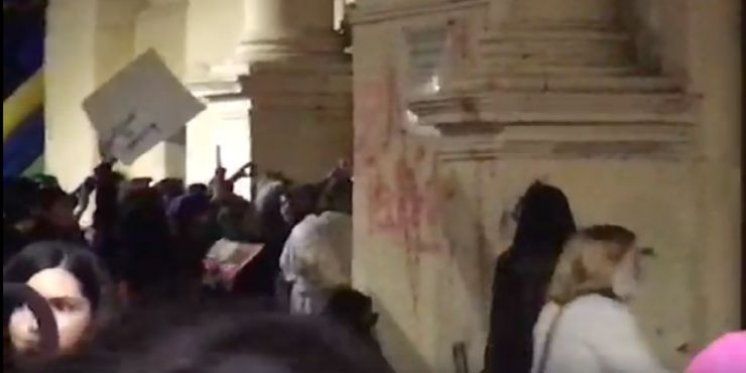 VIDEO Feministkinje pokušale provaliti u katedralu