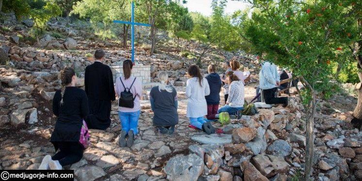 AL POSTO DELL&#039;APPARIZIONE – LA PREGHIERA ALLA CROCE BLU