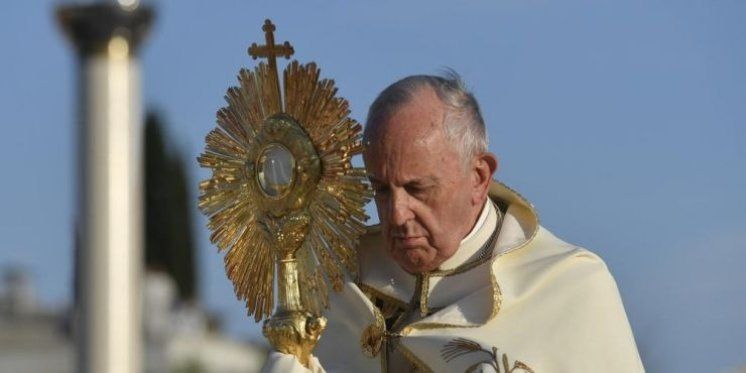 Papa: Tražimo Isusa prisutnog u svetohraništu i u onima koji trpe
