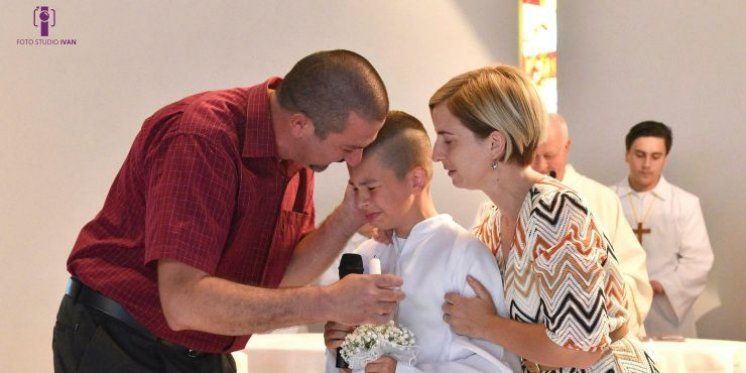 Prizor koji je raznježio Hrvatsku: Dječak recitirao pjesmicu o Isusu pa se rasplakao