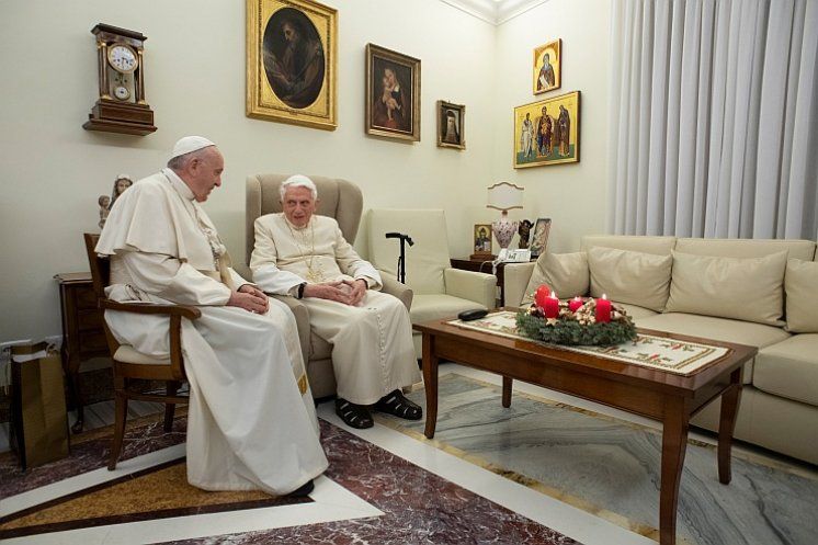 Papa Franjo uputio pismo Papi emeritusu povodom smrti njegovog brata