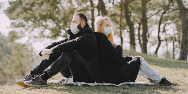 Ograničite izloženost medijima. Stalne vijesti o COVID-19 mogu doprinijeti strahu od ove bolesti