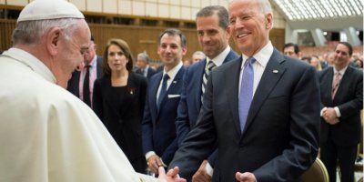 Papa Franjo telefonskim putem čestitao Bidenu na izbornoj pobjedi
