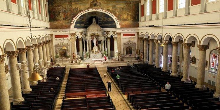 Francuska: Ukinuto diskriminatorno ograničenje od 30 vjernika po crkvi