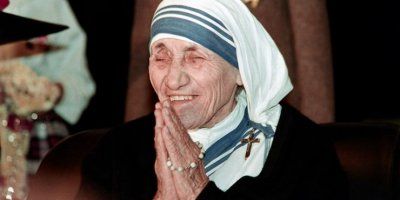 TREBATE PODRŠKU? Isprobajte 5-sekundnu molitvu Majke Terezije Gospi