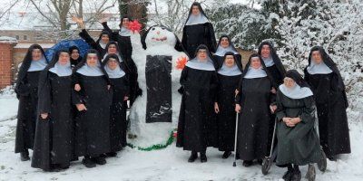 Redovničke zimske radosti - Snješko u obliku benediktinke
