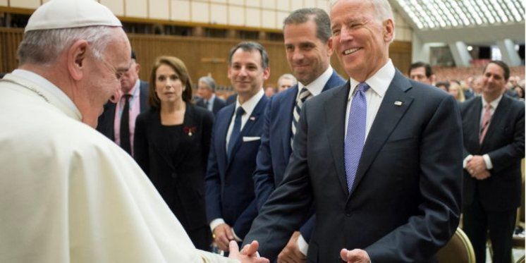 Papa Franjo uputio čestitku novom američkom predsjedniku Joeu Bidenu