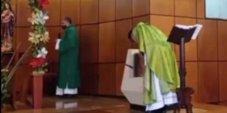 DIRLJIVO Svećenik zaplakao za oltarom zbog nedoličnog primanja pričesti
