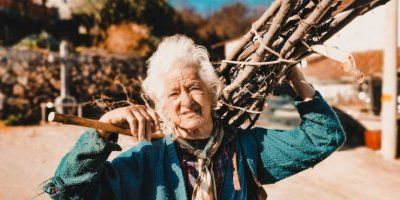 Domenika ima 102 godine, najradije moli krunicu, a najviše od svega voljela bi ići u Međugorje