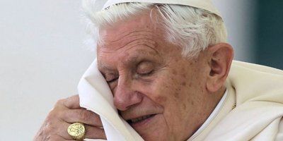 Papa emeritus Benedikt XVI. slavi 94. rođendan