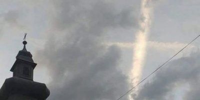 (FOTO) Fratar iz Požege snimio predivan prizor: Nakon Euharistijskog klanjanja na nebu se pojavio križ