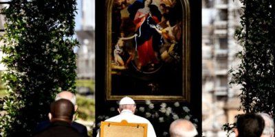 Papa Franjo završio je molitveni maraton molitvom krunice pred slikom Gospe koja razvezuje čvorove