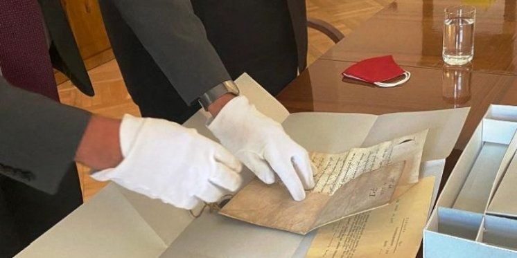 Austrijanci vratili Hrvatskoj papinske povelje iz 12. stoljeća nestale iz Državnog arhiva u Dubrovniku