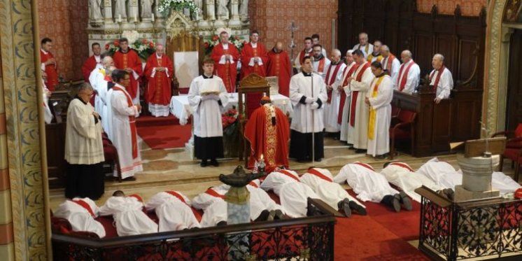 Kardinal Puljić zaredio 11 đakona za svećenike Vrhbosanske nadbiskupije i Franjevačke provincije Bosne Srebrene
