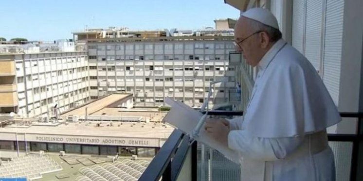 Papa predmolio Angelus s balkona poliklinike Gemelli: &quot;Osjetio sam vašu bliskost i potporu vaših molitava&quot;