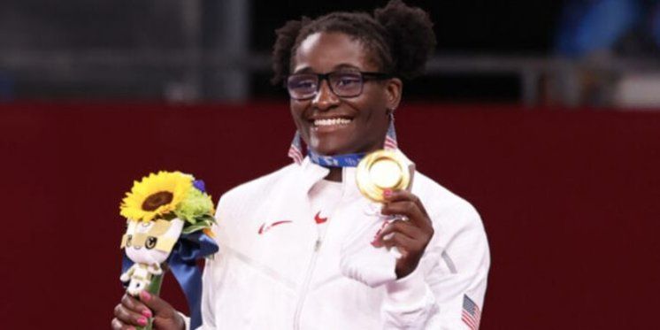 Olimpijka zahvaljuje Bogu nakon povijesne pobjede kao prva crnkinja koja je osvojila zlatnu medalju iz hrvanja