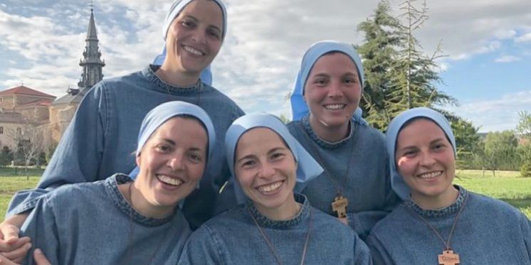 Pet bioloških sestara služe u istoj vjerskoj zajednici