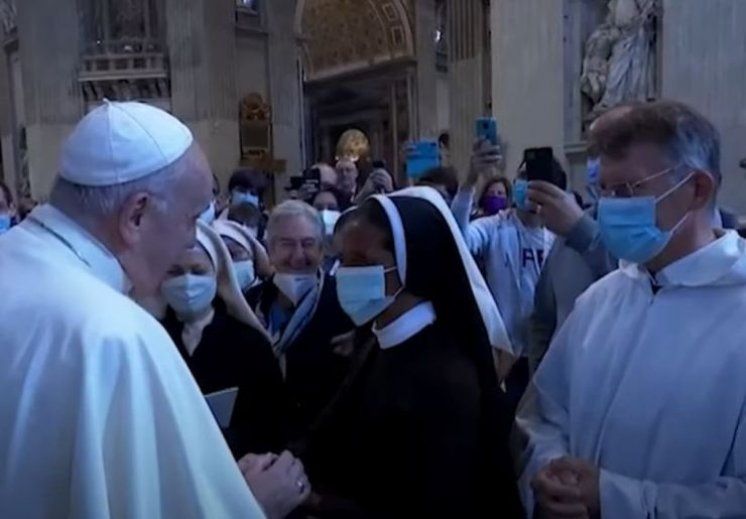 VIDEO Oslobođena časna sestra koju su prije gotovo pet godina oteli islamisti: Jučer ju je blagoslovio papa Franjo