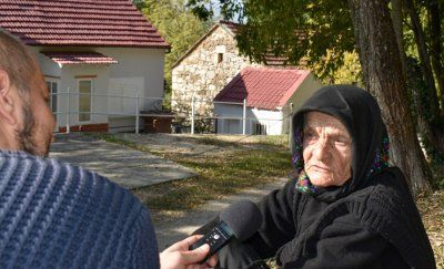 Baka Mila iz Sovića proslavila 100. rođendan: Preživjela ratove, smrt muža, sada je od ovrhe spasili sudski djelatnici