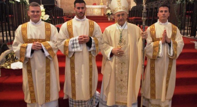 Nadbiskup Puljić u Zadru zaredio trojicu novih đakona