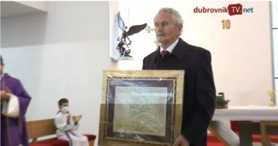 Posebno odlikovanje dobio je i ribar Božo Dolina iz Dubrovnika. I to ni manje ni više nego od - Pape!