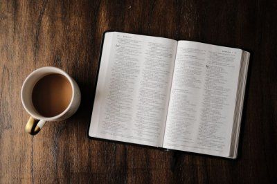 365 DANA S BIBLIJOM Donosimo dva načina kako možete pročitati Bibliju u godini dana