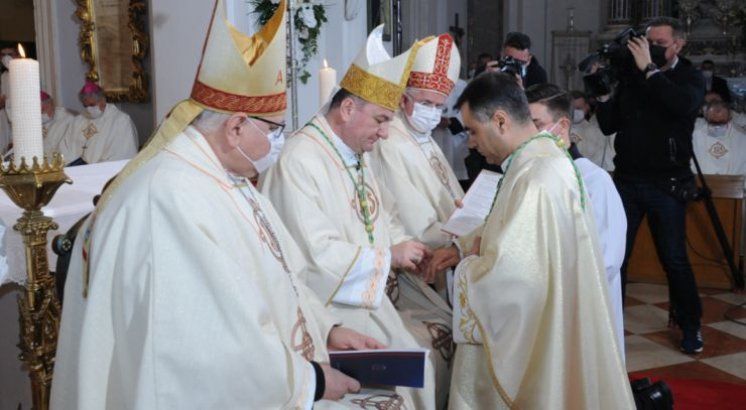 Zaređen novi dubrovački biskup mons. Roko Glasnović : Stavljam se na raspolaganje srcem i dušom