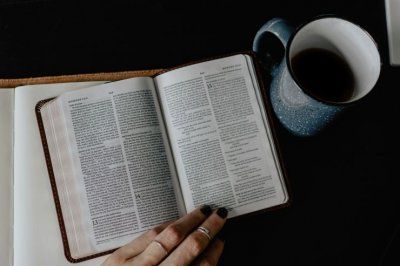 Neka ti kratka misao iz Svetog pisma bude poput jutarnje kave – neizostavna.