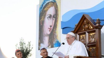 Papa na Malti: Ljudski se odnositi prema migrantima
