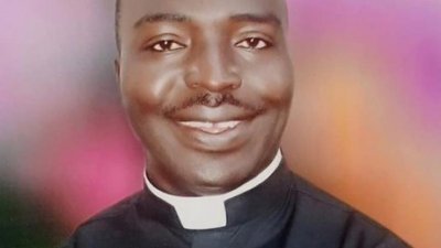 U Nigeriji ubijen jedan od dvojice otetih svećenika