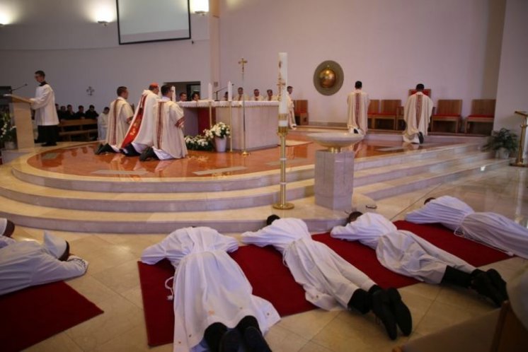 Kardinal Bozanić zaredio trinaestoricu đakona