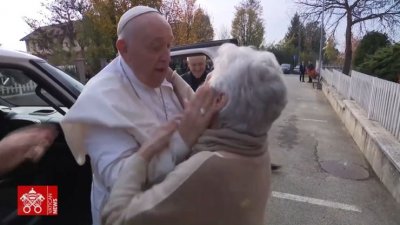 Papa Franjo posjetio 90-godišnju rođakinju