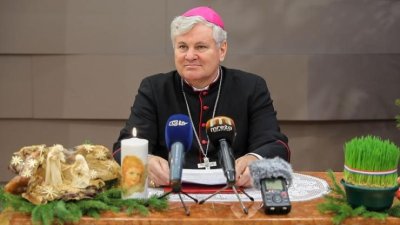 Biskup Košić: Iščekivanje Božića nema veze s kobasicama i zeljem, advent smo pretvorili u sajam