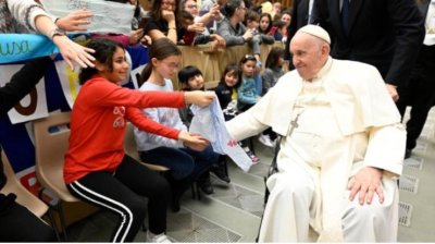 Papa djeci: Bog nas gleda očima ljubavi