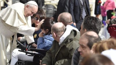 Papa: Brinimo o bolesnima poput dobrog Samarijanca
