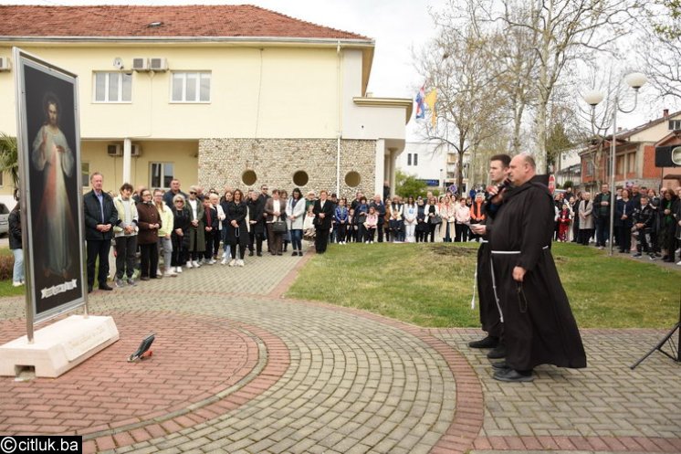 Molitva krunice Božjeg milosrđa održana na Trgu žrtava Domovinskog rata