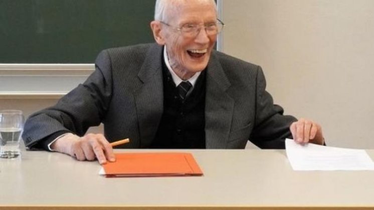 Pater u Austriji doktorirao u devedesetoj godini života