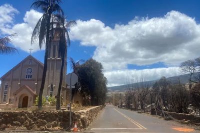 ‘Za nas je to poput čuda’: Katolička crkva u razornom požaru na Havajima ostala netaknuta