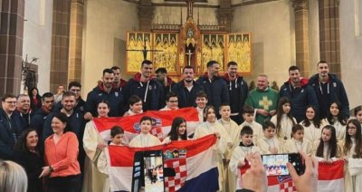 VJERA, LJUBAV I DOMOVINA Hrvatski rukometaši prije Austrije otišli na misu i po blagoslov