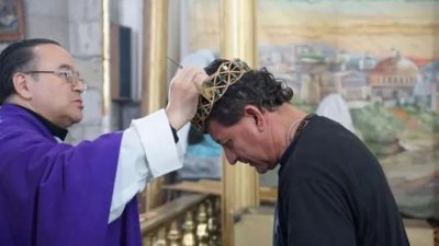 Stavljanje na glavu Kristove trnove krune