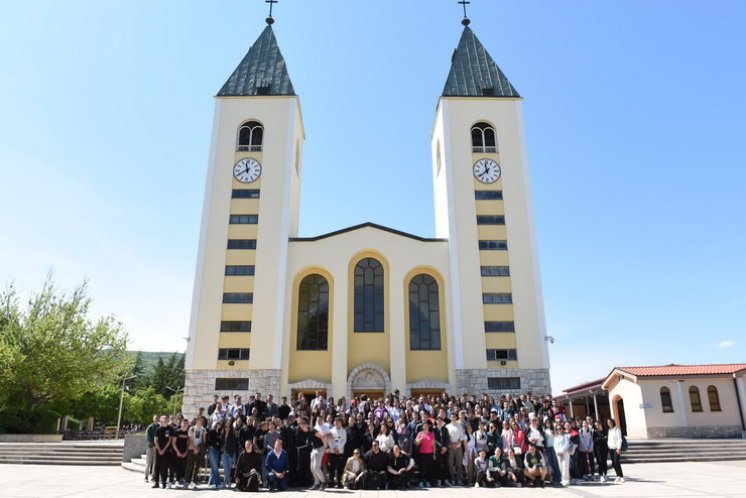 GIMNAZIJA LJUBUŠKI HODOČASTILA U MEĐUGORJE