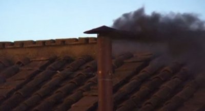 Drugi dan konklava: Crni dim iz Sikstinske kapele