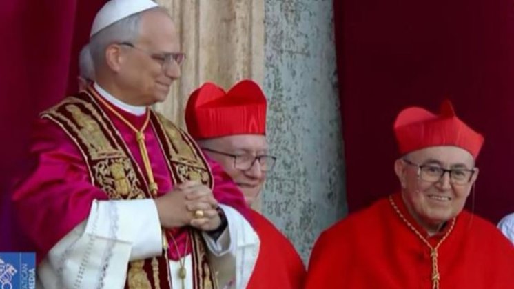 Kardinal Puljić uz papu Lava XIV. na balkonu Apostolske palače