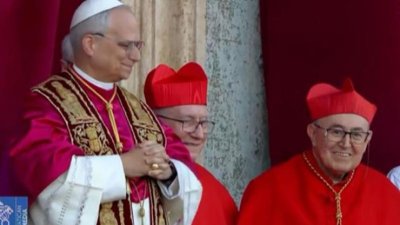 Kardinal Puljić uz papu Lava XIV. na balkonu Apostolske palače