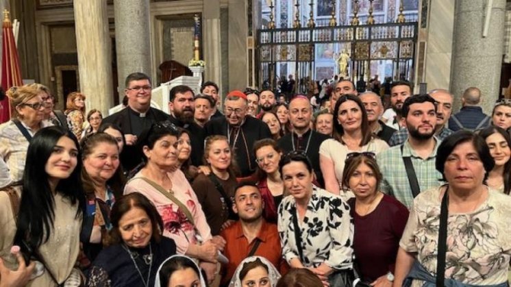 Kardinal Puljić na grobu pape Franje i ispred ikone Salus Populi Romani